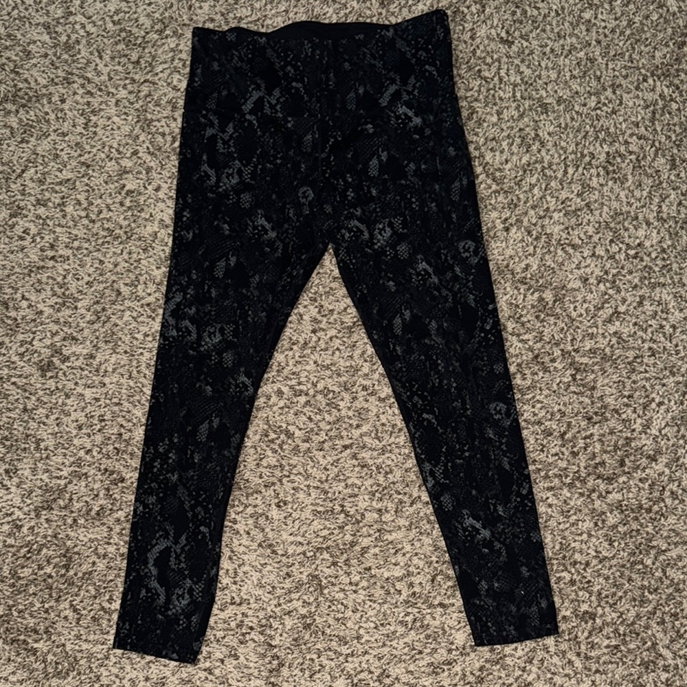 Tuff Athletics Black Patterned Leggings